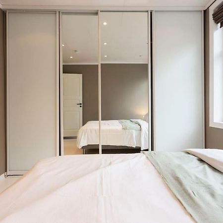 New! Modern Top Floor Apartment In Historic Area! Bergen Exteriör bild