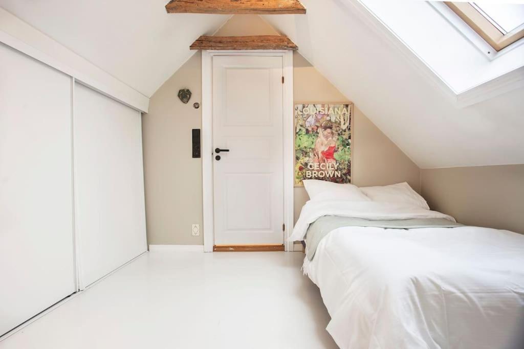 New! Modern Top Floor Apartment In Historic Area! Bergen Exteriör bild